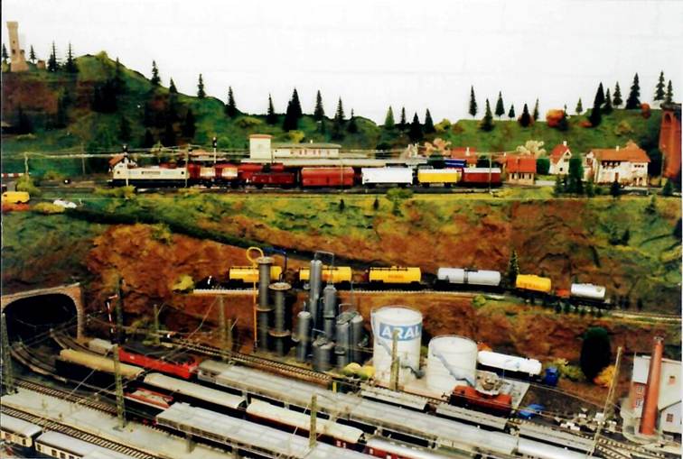 Ein Bild, das Himmel, Eisenbahn enth�lt.

Automatisch generierte Beschreibung