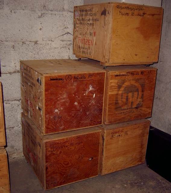 Ein Bild, das Boden, drinnen, Container, Kasten enth�lt.

Automatisch generierte Beschreibung