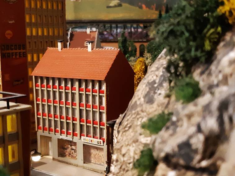 Ein Bild, das drauen, Gebude, Fenster, Pflanze enthlt.

Automatisch generierte Beschreibung
