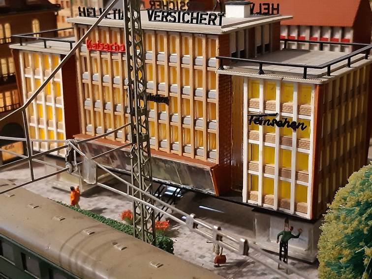 Ein Bild, das Gebude, Laden, Lagerhaus, drauen enthlt.

Automatisch generierte Beschreibung