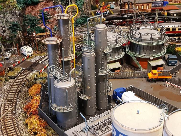 Ein Bild, das Zug, Bautechnik, Mastabsmodell, Im Haus enthlt.

Automatisch generierte Beschreibung