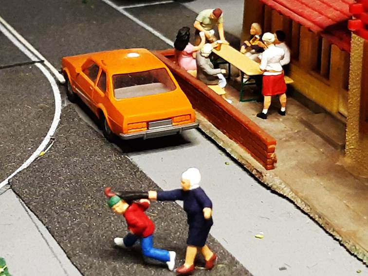 Ein Bild, das Fahrzeug, Landfahrzeug, Auto, Mastabsmodell enthlt.

Automatisch generierte Beschreibung