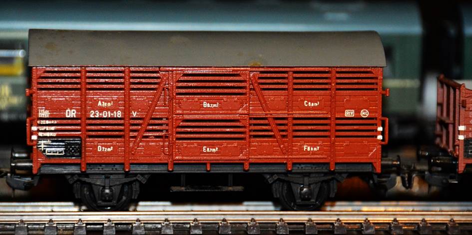 Ein Bild, das drauen, Zug, Transport, orange enthlt.

Automatisch generierte Beschreibung