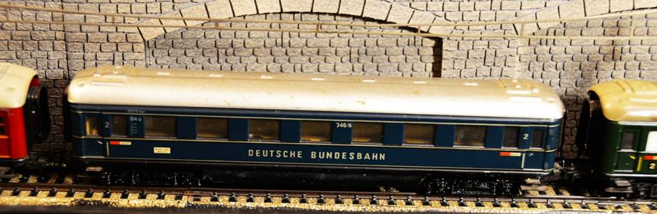 Ein Bild, das Text, Zug enthlt.

Automatisch generierte Beschreibung