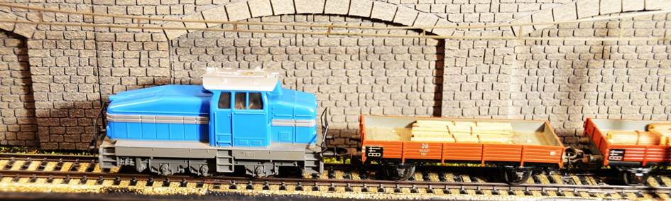 Ein Bild, das Transport, blau, Zug enthlt.

Automatisch generierte Beschreibung