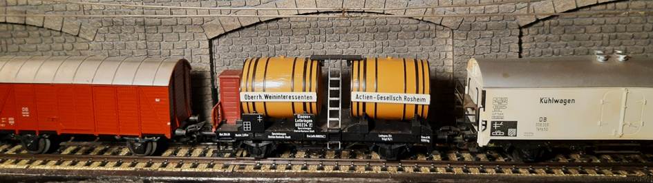 Ein Bild, das Text, Zug enthlt.

Automatisch generierte Beschreibung
