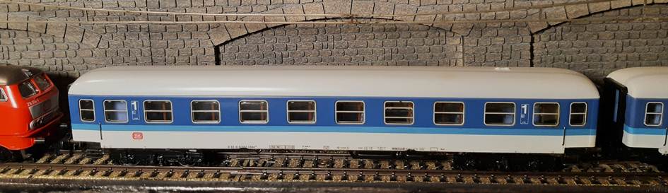 Ein Bild, das Zug, auf Reisen enthlt.

Automatisch generierte Beschreibung